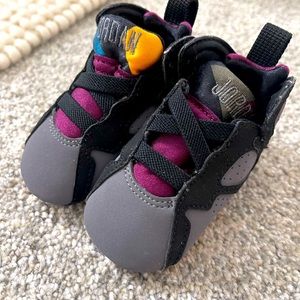 Baby Jordan’s Size 1 unisex